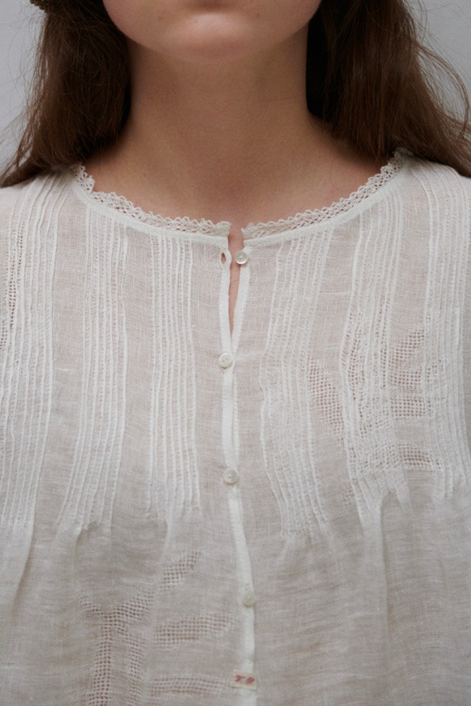 Via Georgette lace blouse (white)