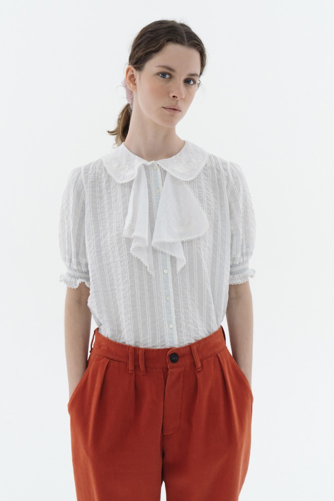 Via Loret embroidery collar blouse (white stripe)